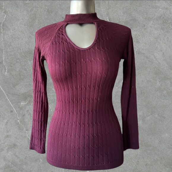 ✅Chic Cutout Ribbed Long-Sleeve Top in Wine - Picture 4 of 15